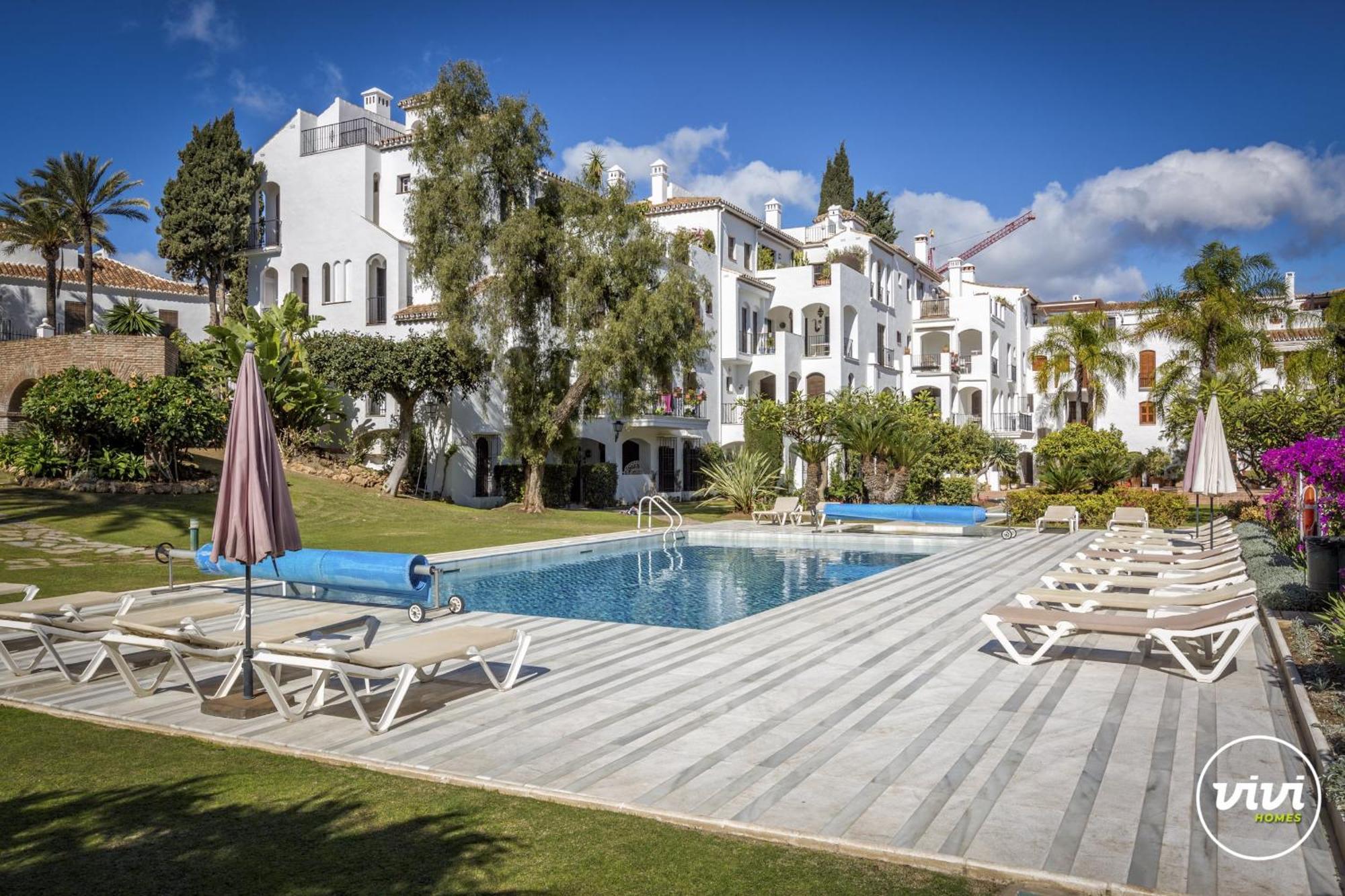 Vivi Homes - Casa Nobu Pool, Garden, Patio & Apartamento Marbella