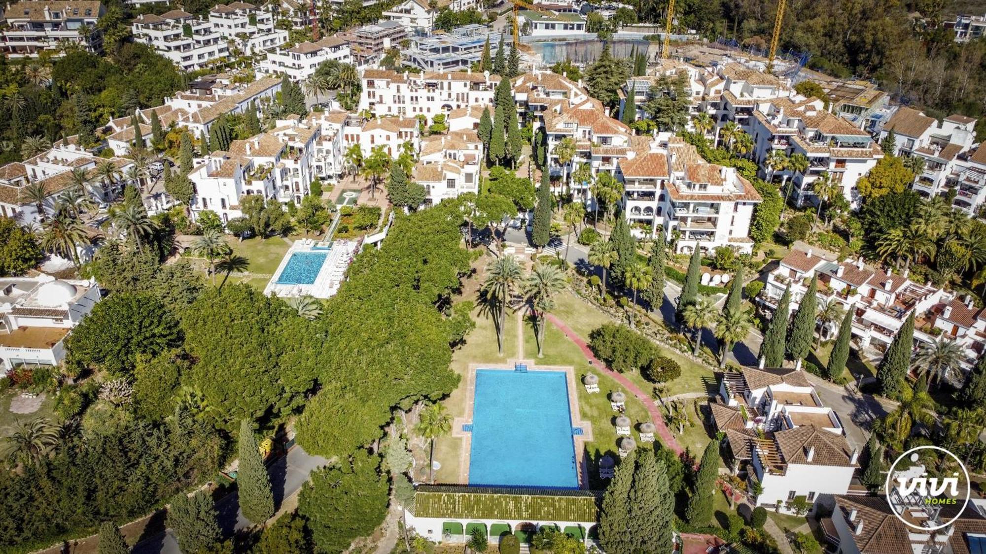 Vivi Homes - Casa Nobu Pool, Garden, Patio & Marbella