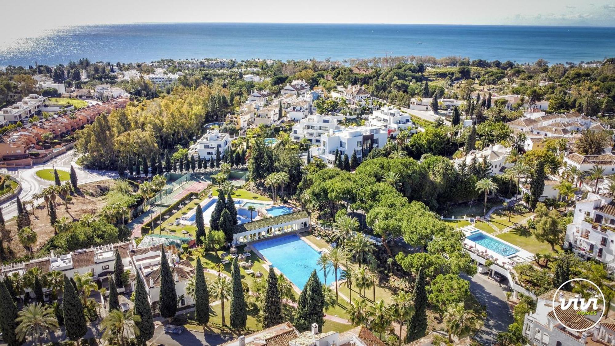 Vivi Homes - Casa Nobu Pool, Garden, Patio & Marbella